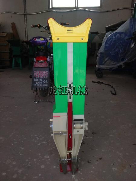 龙钰牌新品 多功能手推玉米播种施肥机，小麦大豆播种更高效